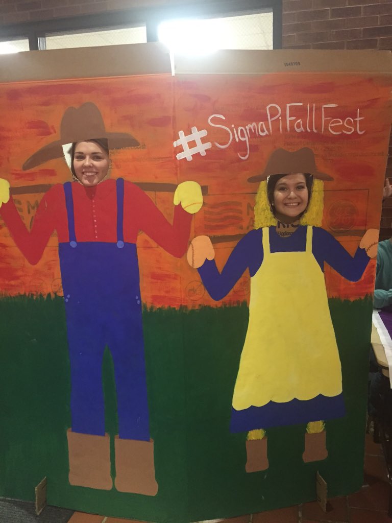 T_Chad13's tweet photo. @Lapanosh, ΣΣΣ, and I love Oreo balls and #sigmapifallfest https://t.co/7y1AZfu3pR