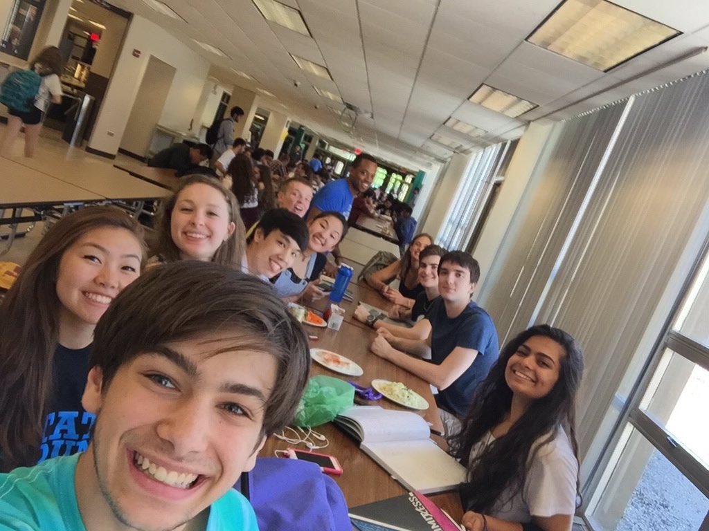 GabeElizer1's tweet photo. RIP to the best lunch squad a guy could ask for❤️😭 @Sivan_Eliasoff @JG3RTRUDE @MrMarcus456 @jung_anthony @Noa_Tyda https://t.co/0sZcSmkHaf