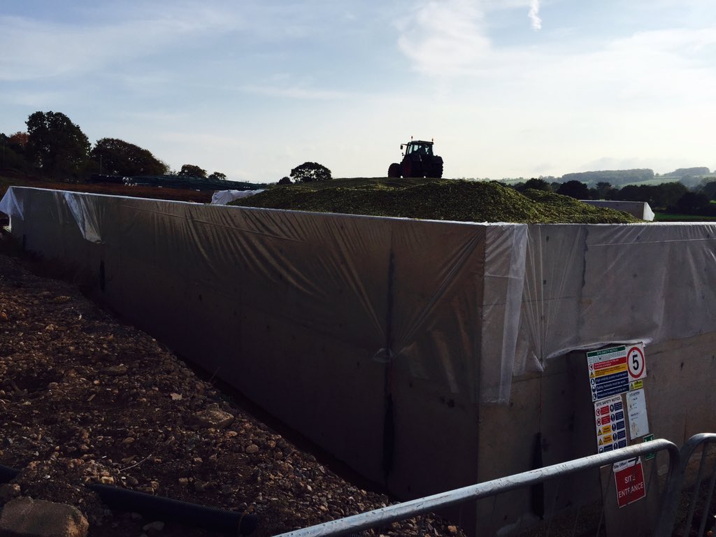 seedspecialist's tweet photo. #Maize15 going in the clamps yesterday. #Nickerson #Devon https://t.co/SPHPxVAp1H