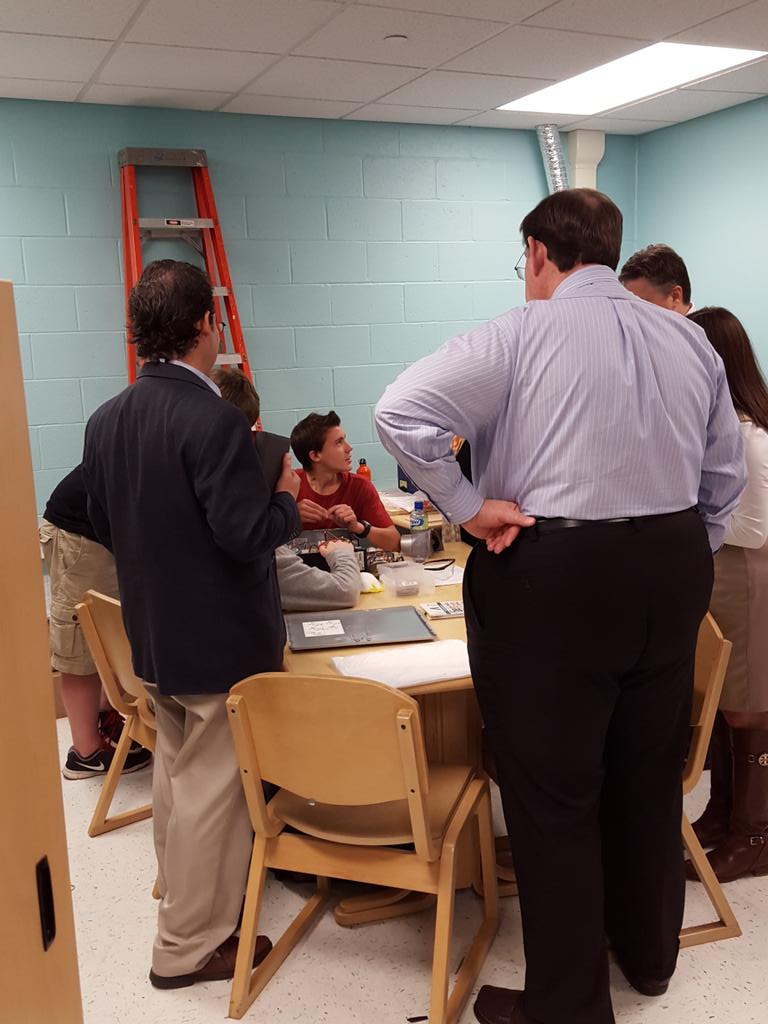 MUFSDSup's tweet photo. Students from @Avonworthschool explaining how they use #MakerSpace in the #collaborationcenter #LISPitt https://t.co/Ds3y84GLks