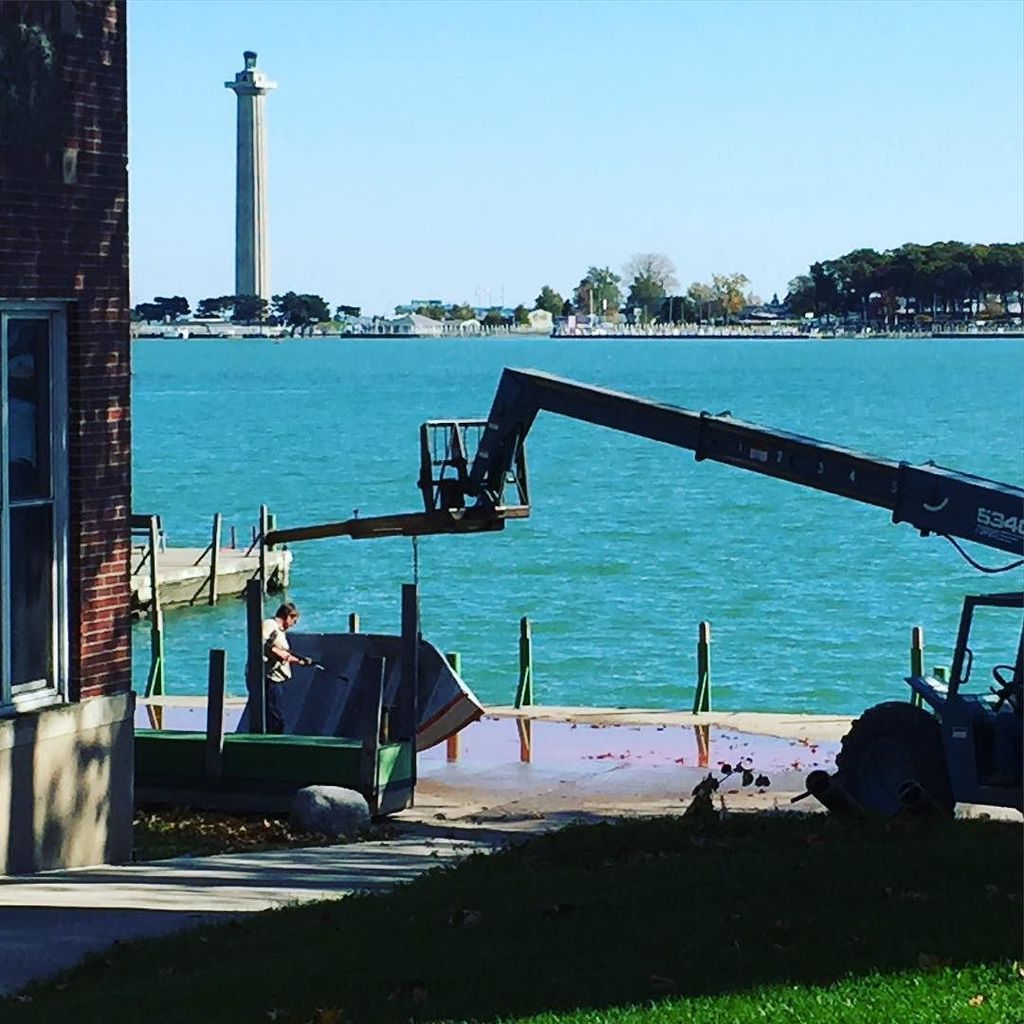 stonelab's tweet photo. Pulling the rowboats for the season. #closingtime #putinbay https://t.co/9ueoDI3lNF https://t.co/caZLbwwmEG