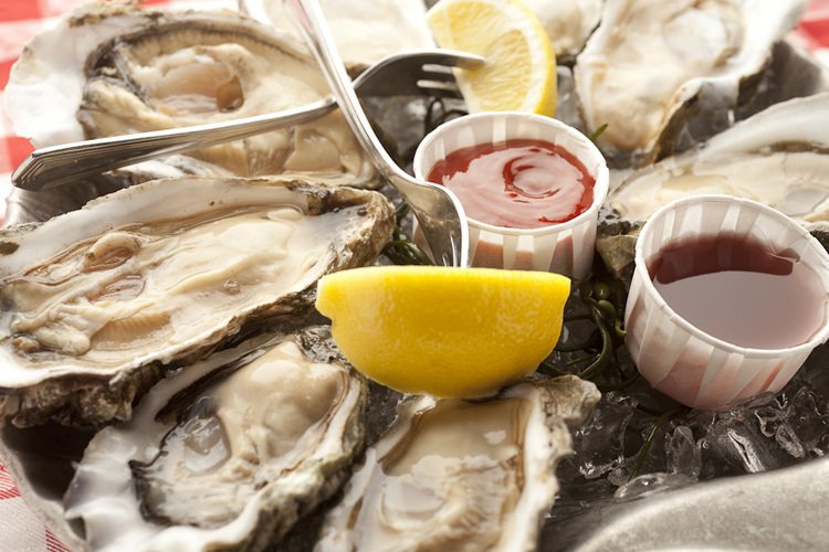 snockeys's tweet photo. Stop in for Clammy Hour! Specials on raw or steamed clams, raw or fried oysters, pick &amp; pee… https://t.co/gdy7sL4js3 https://t.co/Z7MLo3Xiiw
