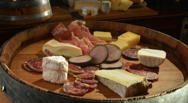 STVEdinburgh's tweet image. A new wine bar from L’escargot Blanc  has opened in Edinburgh’s West End: bit.ly/1MR4jTu