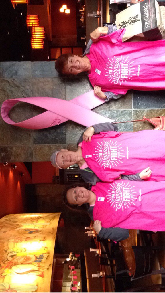 EmilyinTampa's tweet photo. At @PFChangs #westchesterohio on my Moms lady day of chemo, the associates &amp; mgrs were beyond amazing! #PFChangsPink https://t.co/fVAX7my9k4