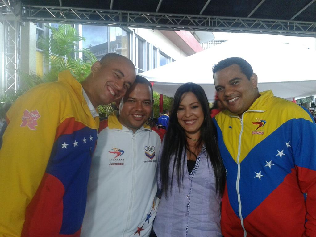 AndreinaTarazon's tweet photo. La Juventud va a la A.N. a defender lo alcanzado y lo que falta por hacer! No nos robaran el futuro! @NicolasMaduro https://t.co/gxuWYnnJKJ
