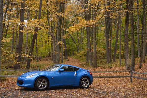 NissanUSA's tweet photo. "Falling" for this Z! RT @MandiCupcake167 Fall in New England + #TueZday = a great day! 🍂 #370Z #SoPretty https://t.co/XDYMcGX9v5