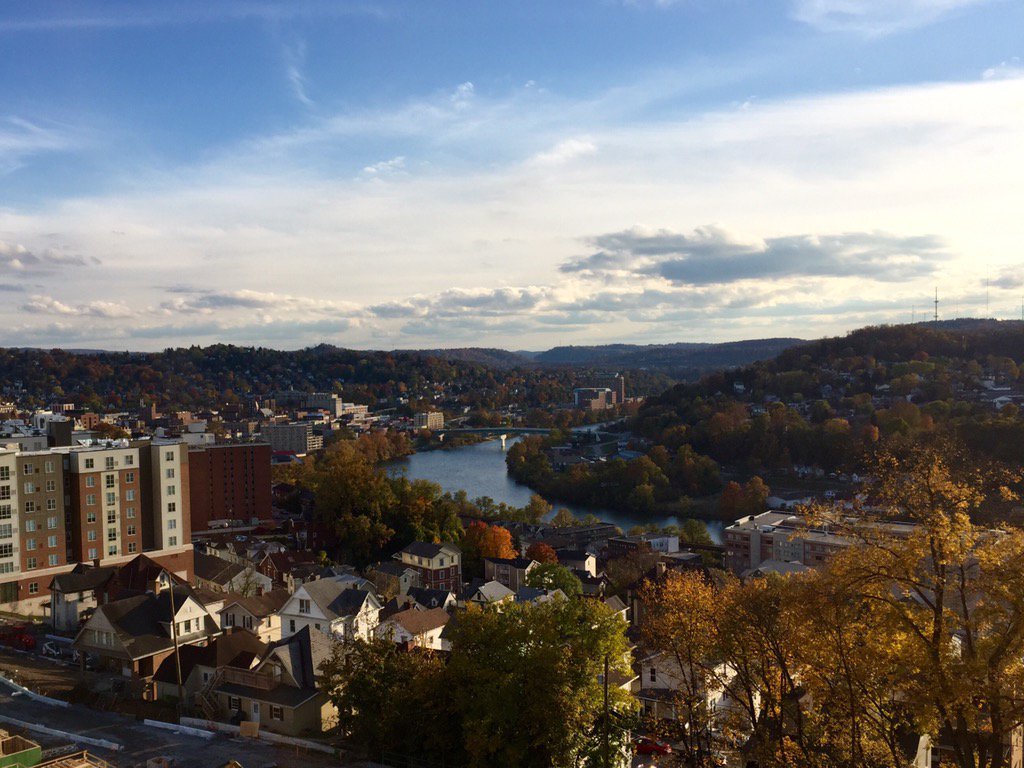 GFCoyle's tweet image. Really, fall in Morgantown is something else. Cellphone pictures don't do it justice.