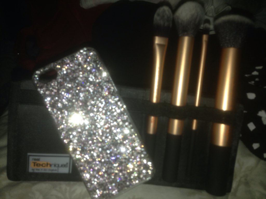 RubylovesBAM's tweet photo. Prezzies 😌😻 https://t.co/CHVPT11pVL