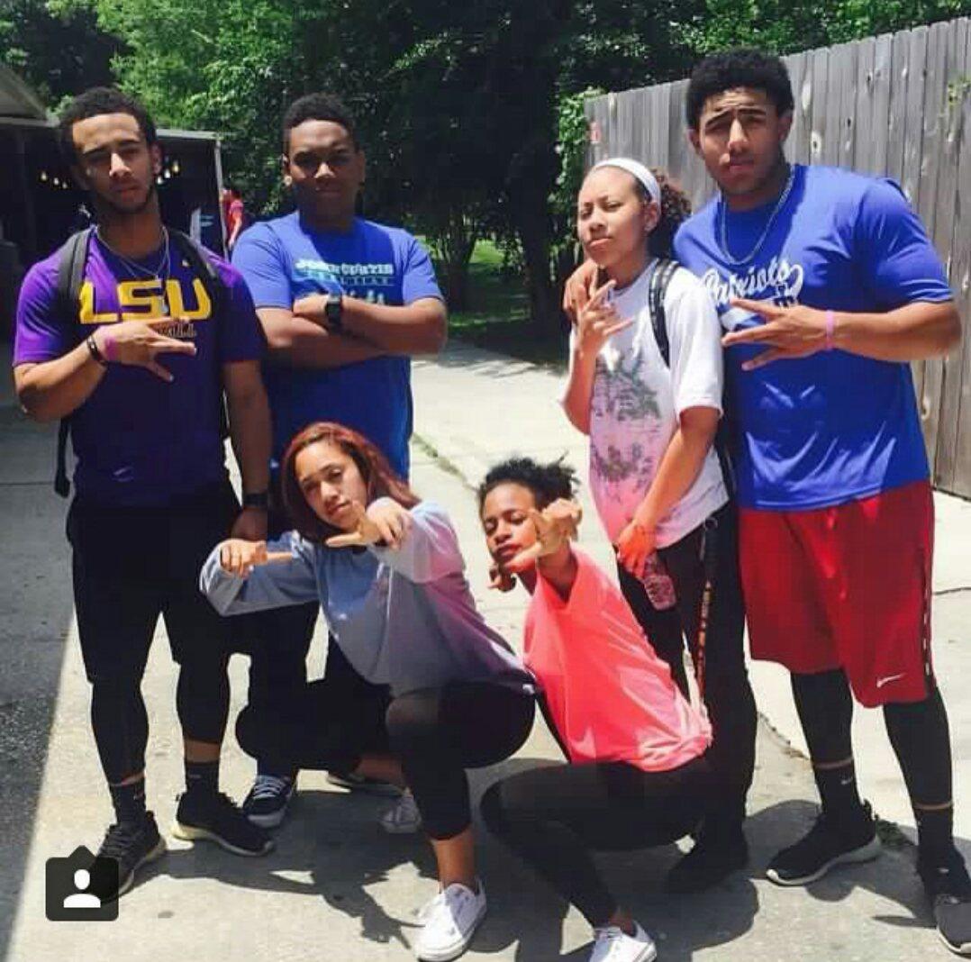 alexusdunbar's tweet photo. I freaking miss yall man😢
@tatidale_ @mothermona_ @HunterDale_1 @DorianRodrigue_  #squad
#tagjordan https://t.co/ncpYytpodY