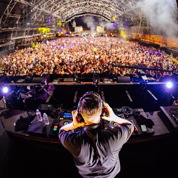 That feeling in front of the crowd! Awesome pic from <a href="/tchami/">Jacob Nielsen</a> and <a href="/elmakias/">Adam Elmakias</a> in Las Vegas 👍🏼… ift.tt/1k7oeqi