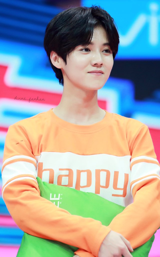 Divine_FanHan's tweet photo. HQ 151022 #LUHAN Happy Camp Part1 https://t.co/mtRB7ryr6G