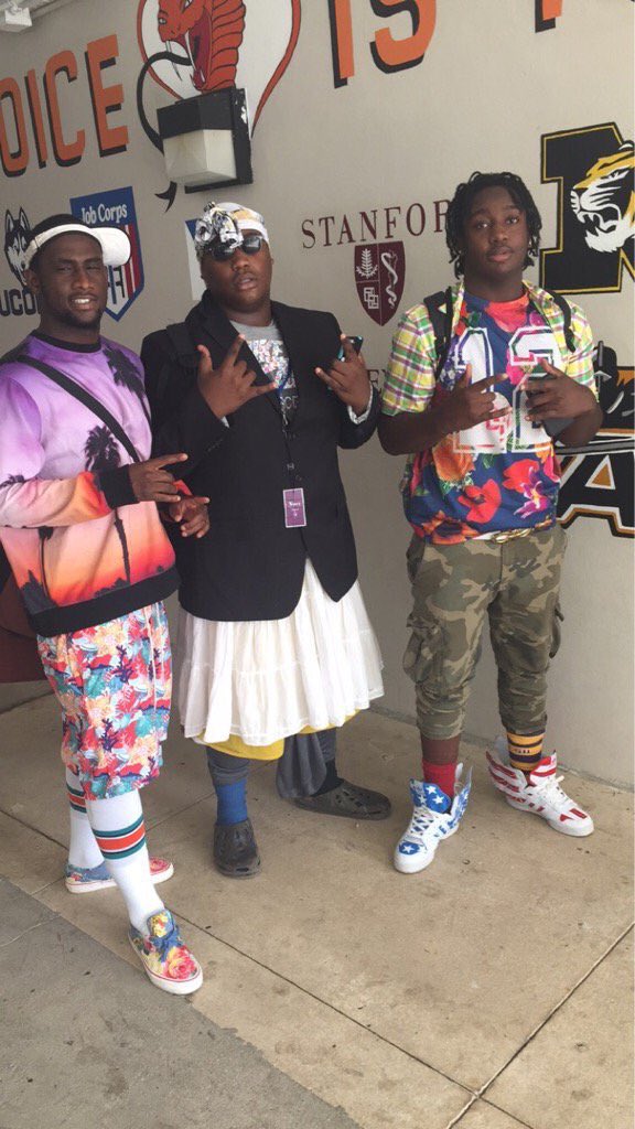 BigWil1_'s tweet photo. @CoolAihhDel @SneakerHeadMatt tacky asf 😂😂 https://t.co/gVcYJSVEtZ