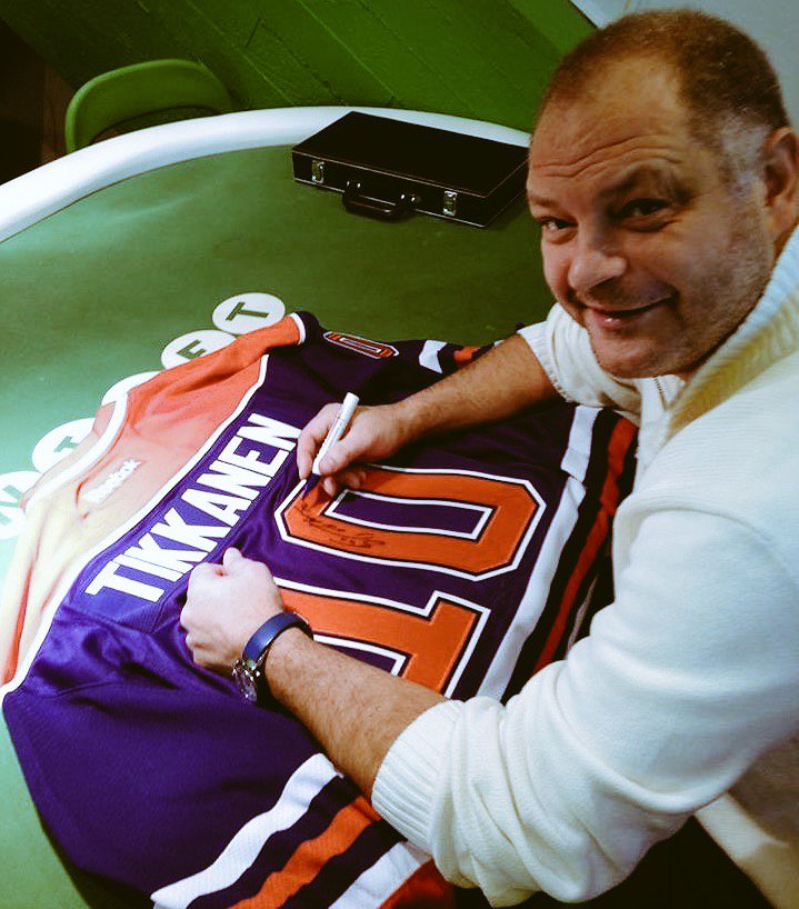 Retwiittaajien kesken Oilerspaita jakoon! Ja jos haluu mun kans kattoo änäriä ni vielä ehtii unibet.me/IceHockeyForev…