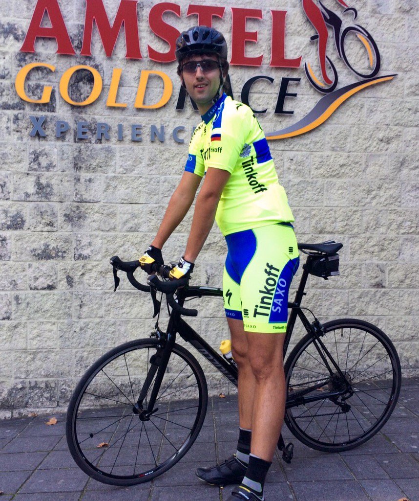FietscafeVburg's tweet photo. Nog even de benen bijkleuren Coen! #herfstride #killerlegs https://t.co/LbWexmQAJB