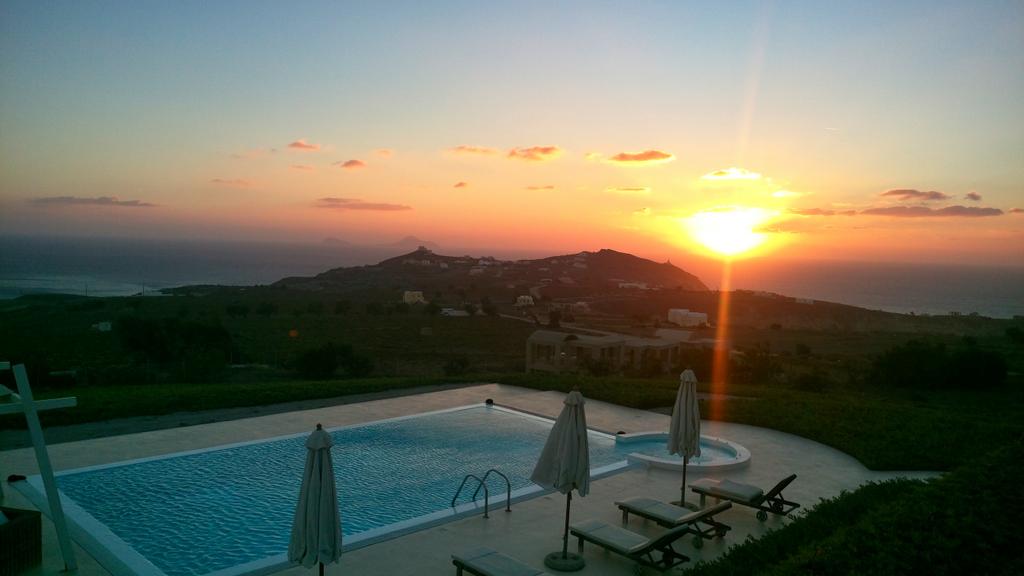 Djantoine's tweet photo. A Magic Santorini Picture Made With My HTC Phone!!!
#htcm9 #htc #htcmobile https://t.co/uMDSRorqJW