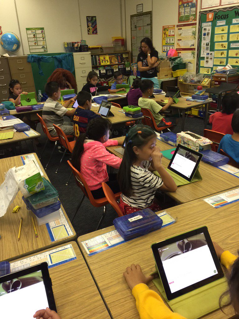 JuarezAcademy's tweet photo. 3rd graders logging into Google Classroom to take a test. #21stcenturyskills #JuarezAcademy https://t.co/htifIEJVzT