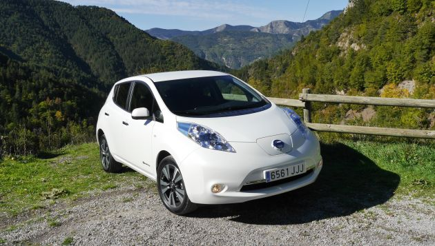 NissanElectric's tweet photo. .@NextGreenCar took the #2016LEAF for a first drive and here's what they had to say: https://t.co/qEosxM5An4 https://t.co/x5L2z2b67Z