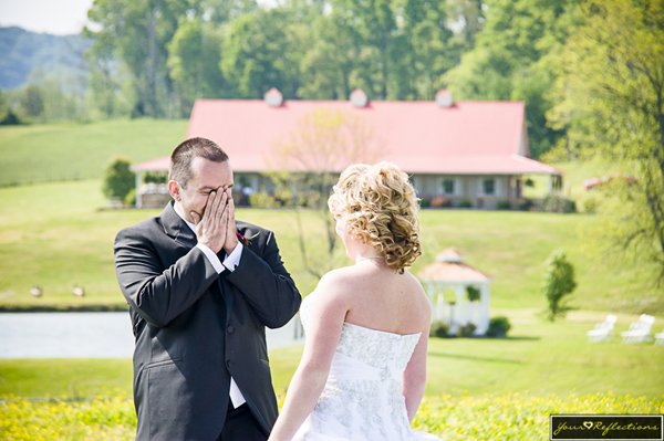 thepinkbride's tweet photo. Considering why you should opt for #firstlookphotos on the big day?โ https://t.co/xV356aa7GS Pics: @yourreflections https://t.co/4tTlcEGGiK
