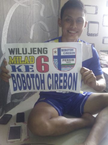 Nuhun a <a href="/diasanggaputra/">Dias angga</a> , aa teh bkn hanya sekedar seorang idola. Tp udh kaya kakak,kawan,bahkan saudara buat kami!