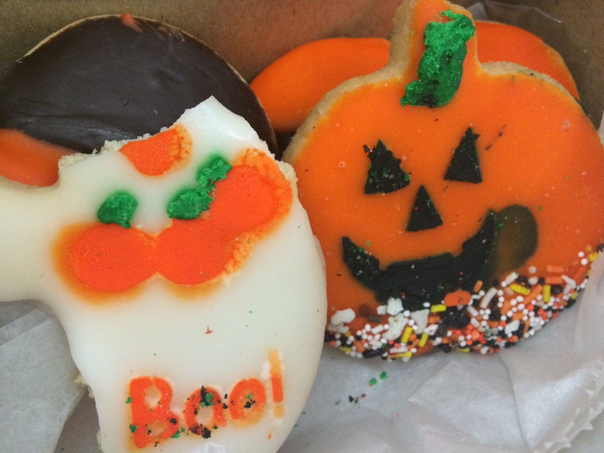 AMCreativeMGMT's tweet photo. Starting Halloween early at AMCM!! #trickorTREAT #boo #AMCMhalloween #someoneatetheghostshead https://t.co/KbHchQOYKS