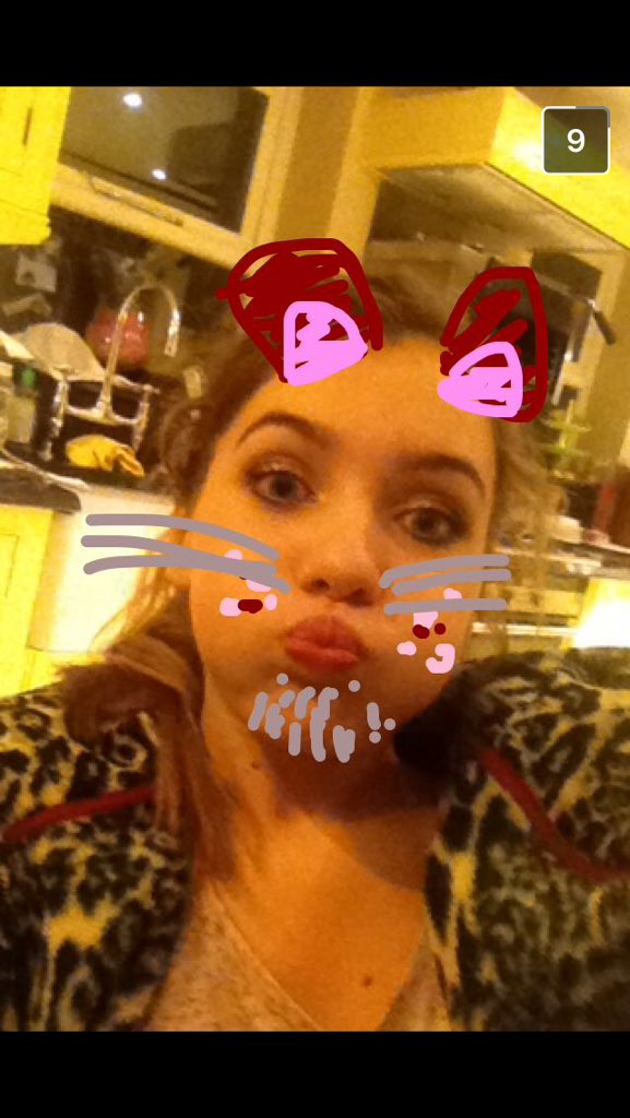 holly_suzanna's tweet photo. #iphone4sproblems @olivia_keeler https://t.co/FVI6Ifgo5C