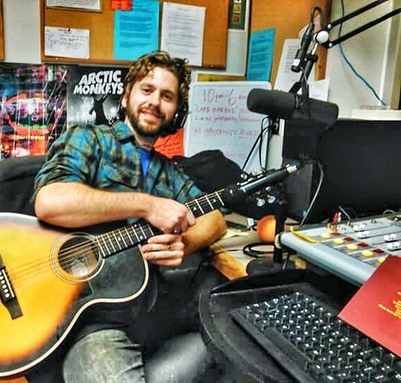 JustMeJasperT's tweet photo. Had a blast on-air @kwcw905fm w/ Laura Hall last night! #Acousticity #Whitman #WallaWalla #JasperT #TryGuitar #KWCW https://t.co/sz9D0mUkui