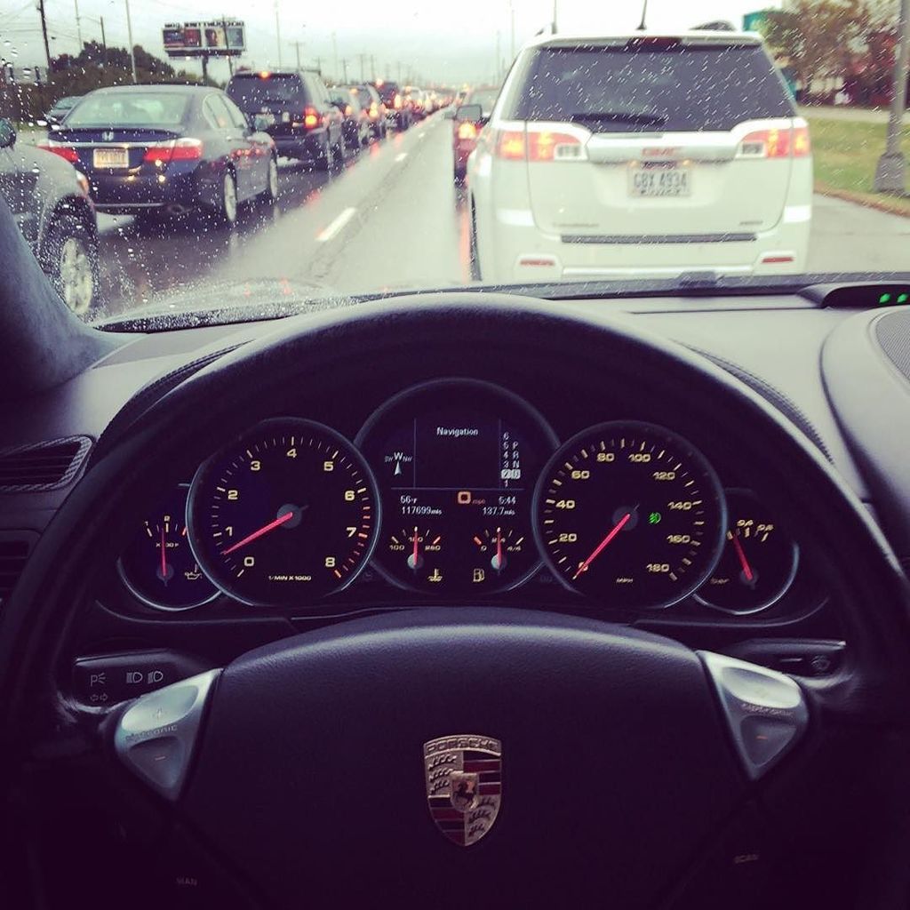 OnlyCarrera's tweet photo. That's alotta motor. Going nowhere 😖 #cbuscars #cbusexotics #ohiocarspots #blacklist #ohiocars #sportscars #amazing… https://t.co/BW5R3Irr3x