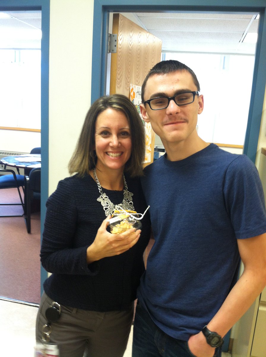 mjrusso509's tweet photo. Delicious Deliveries first sale in the Primary School, thanks Mrs. Bogusz! @MillstonePS @MillstoneMiddle https://t.co/hnCBOHhpHp