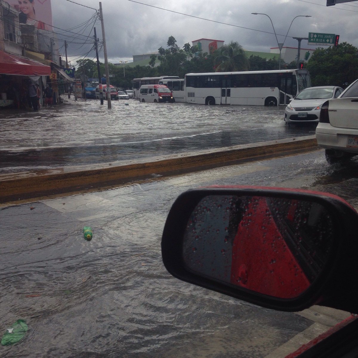 Activan operación “tormenta” en Cancún - CSW2xFEUEAAjInc