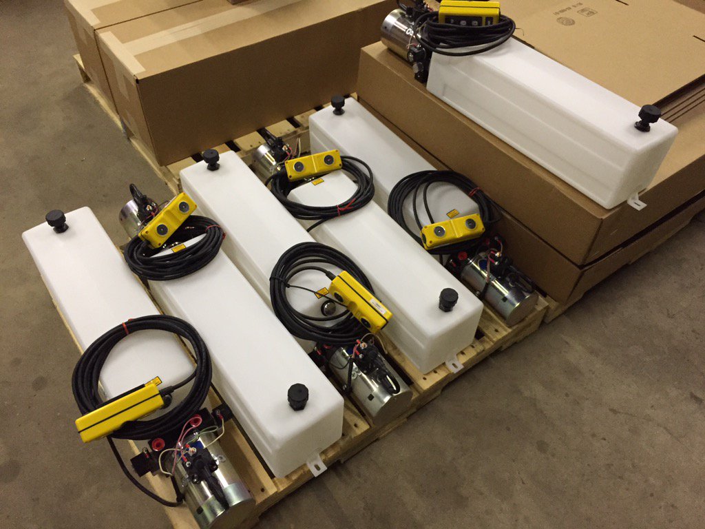 National_HS's tweet photo. Ready for delivery. Double-acting units with 3-Gal. poly reservoirs for an application using telescopic cylinders. https://t.co/MAPdaH9ql4