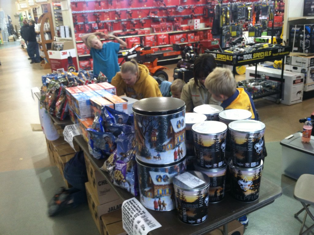 WarroadPack151's tweet photo. @trailsendsnacks show and sell 2015!  @nlcbsa https://t.co/V1zZh6ekk3