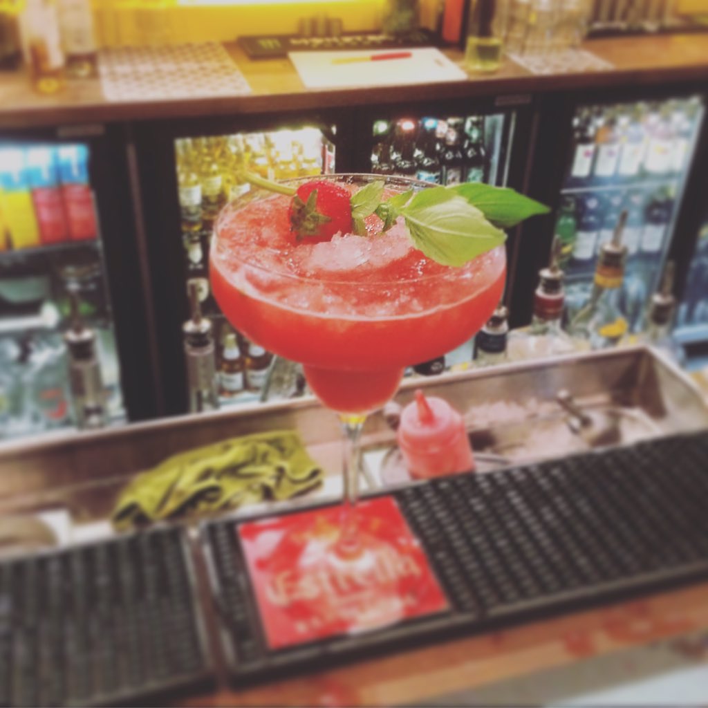 levelhull's tweet photo. 🍓🍓#strawberryandbasilmargarita #holylonghashtag #levelhull https://t.co/oFWVP41YpL