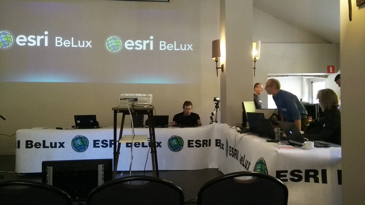 Monday, Tuesday, #esridays ♫ ♪ Lots of new fun stuffs to play with. Thanks <a href="/esribelux/">Esri BeLux</a> !
