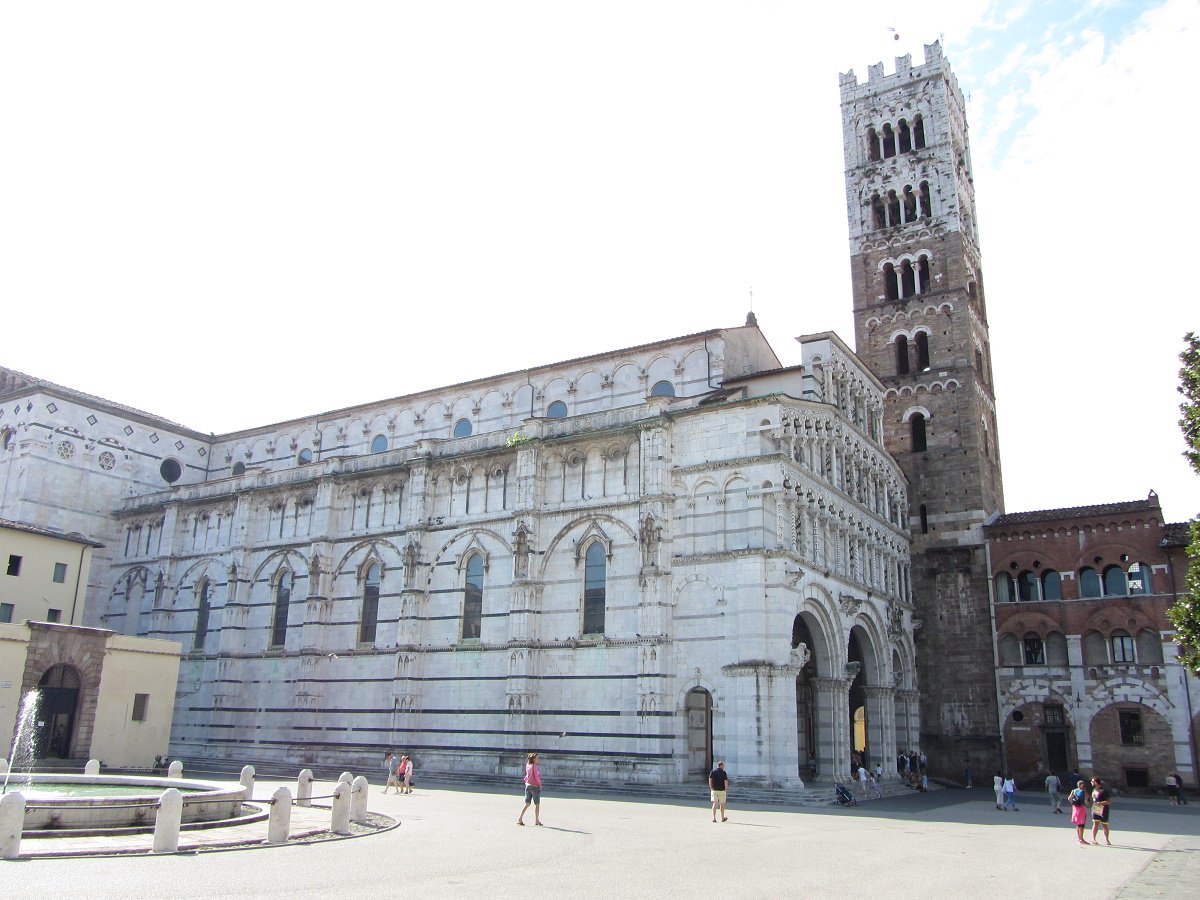 Discover Lucca tweet media