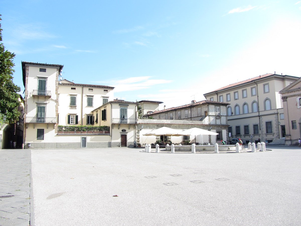 Discover Lucca tweet media