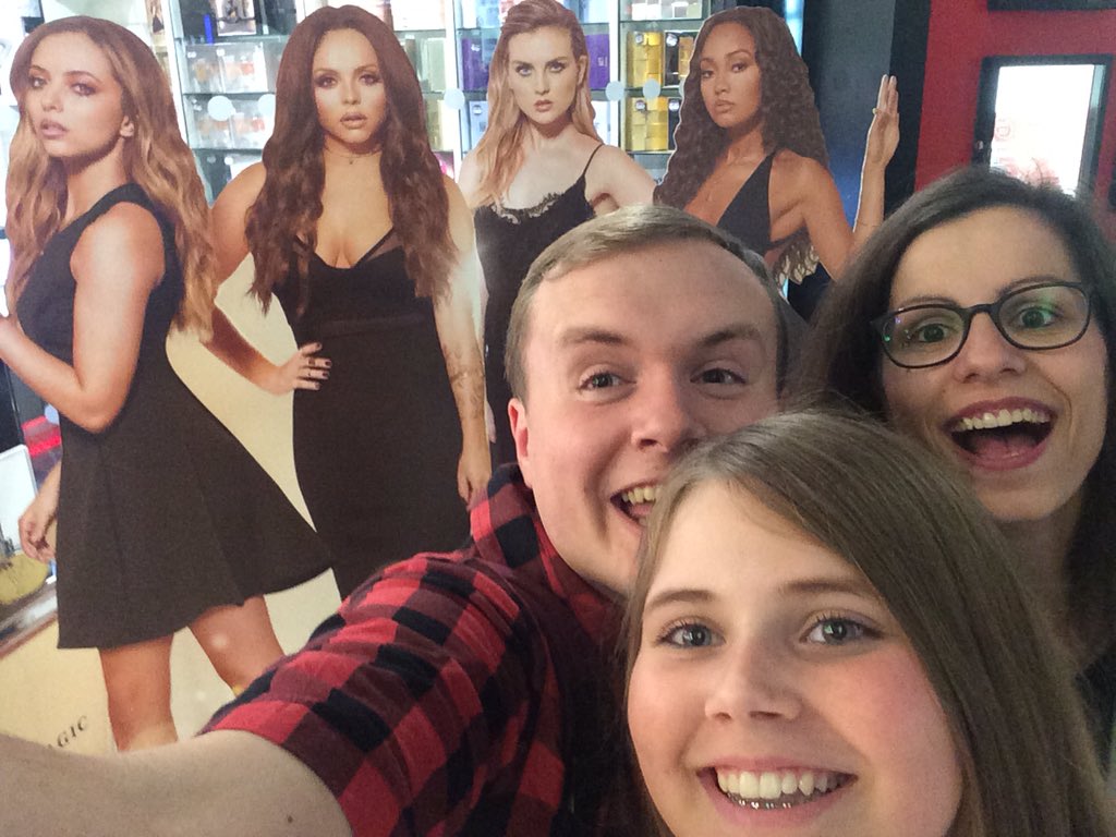 PerryPresents_'s tweet photo. Woo #GoldMagicPerfume #GoldMagicPerfumeSigning thank you @LittleMix for today we LOVED it @ThePerfumeShop ๐๐๐ป๐๐๐ป๐๐๐ป https://t.co/1vxGYA3u68