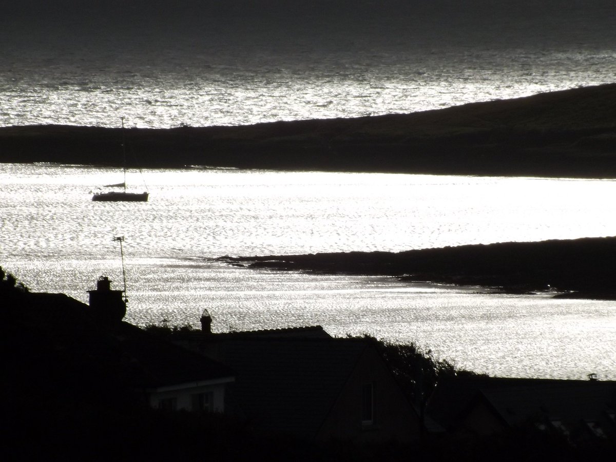urlofcork's tweet photo. Sunday was a day full of light, half light and shadows at sea. a yacht moored off the #Blindstrand #WestCork https://t.co/XLbI49q3Mq