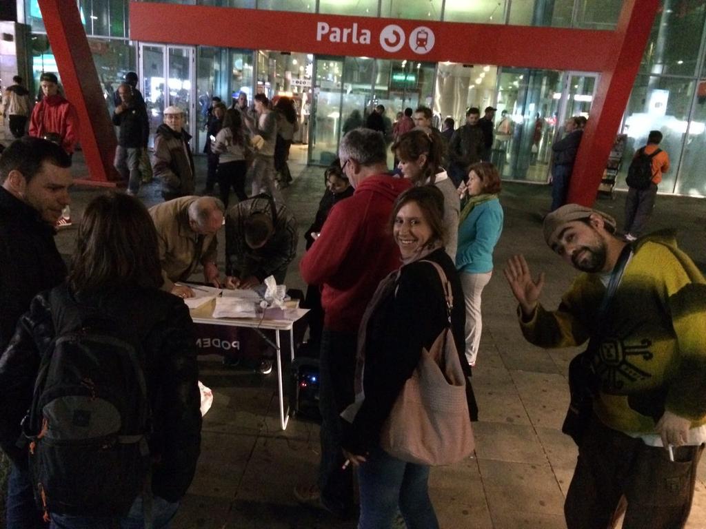 Seguimos en Renfe #Parla. Pásate tú también y #FirmaPorElCambio #FirmaPorElFuturo