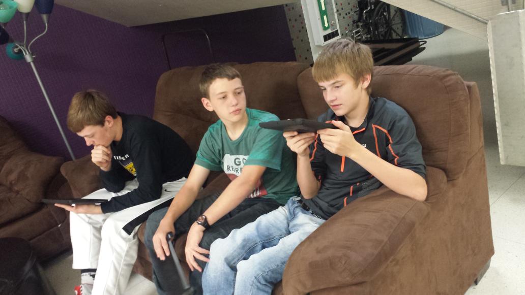 mveldhuizen5's tweet photo. Recording podcasts for Introduction to Mass Media #MediaProject #VoiceRecordPro #GoLynx https://t.co/1SAv16v6rb