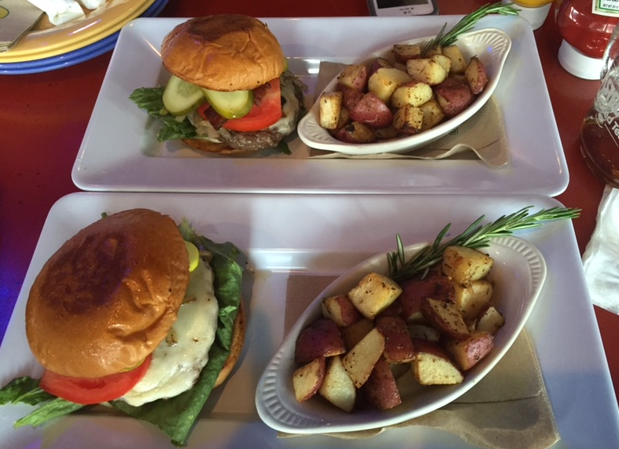 MellowBrandon's tweet photo. In the mood for a delicious burger? Try #BurgersInaMellowWay! #Carnie beef burgers or #Herb veggie burgers! https://t.co/AiVZfJB4aR