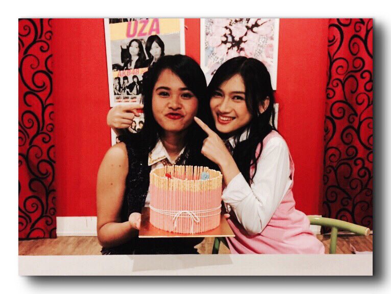 Tft :) ini foto sama si pipi bolong, yg 2 hari lalu ultah. Tadi ngerayain bareng di theater <3 <a href="/delimaJKT48/">Delima Rizky</a>