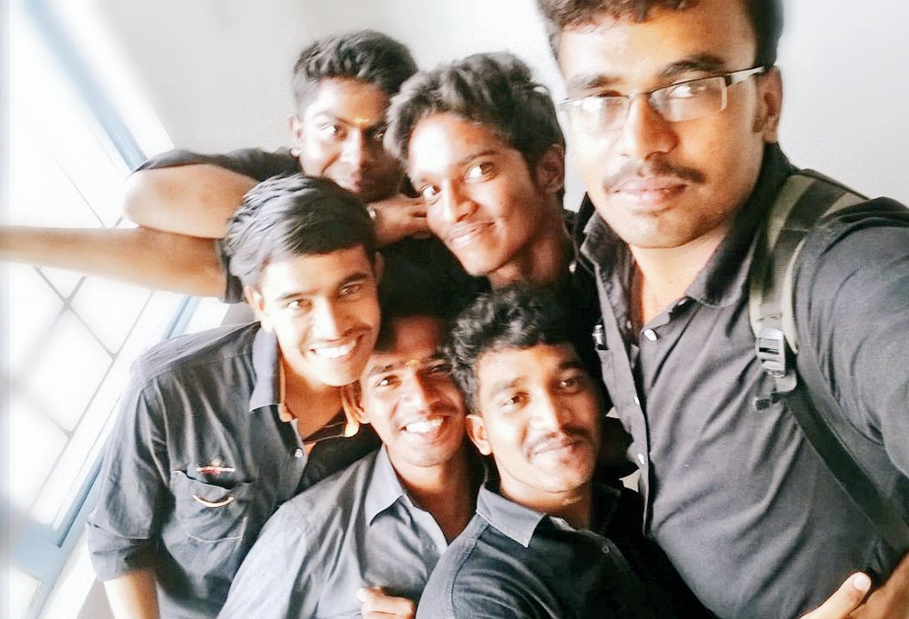 jammu1112's tweet photo. #FriendsForever πππ
#blackbeauty β€β€β€
#Fun ππ
#groupe π¬π¬π¬
#classroom_click π· https://t.co/2ZWXVJJdjI