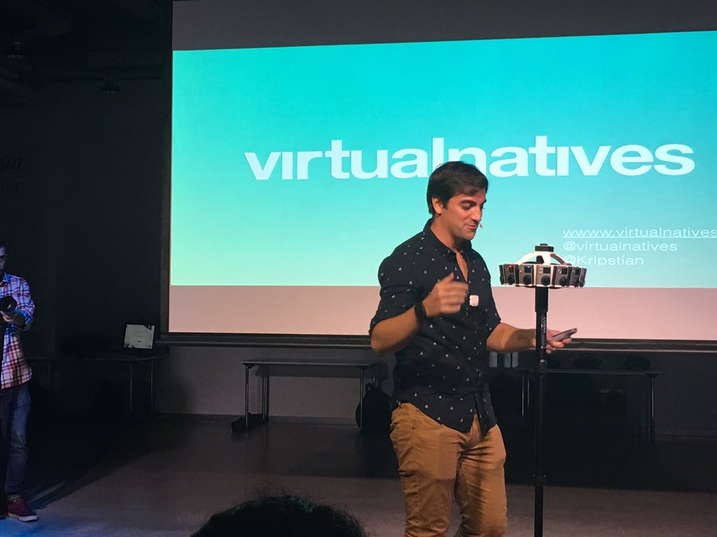 Alpaniagu's tweet photo. Un casco para grabar vídeo en 360º #TheVRDate @virtualnatives https://t.co/cyeXZaey1s