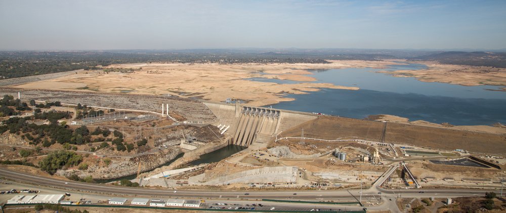 CA_DWR's tweet photo. What #CADrought looks like from above in October 2015. Reservoirs are looking low. #KeepSavingCA https://t.co/lYC5HNC3BL