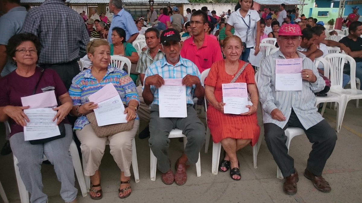583 nuevas familias obtienen sus escrituras en Portoviejo ➡ bit.ly/1GGRDBV Vía <a href="/HablaManabi/">Habla Manabí</a> #HablaEcuador