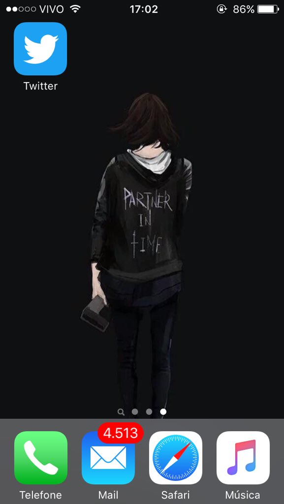 Cliffyndor's tweet photo. @LifeIsStrange Changing my lock and home screen because I'm in mourning. ◼️♠️◼️ #LifeIsStrange #LifeIsStrangeFinale https://t.co/FnJKrZYnFE
