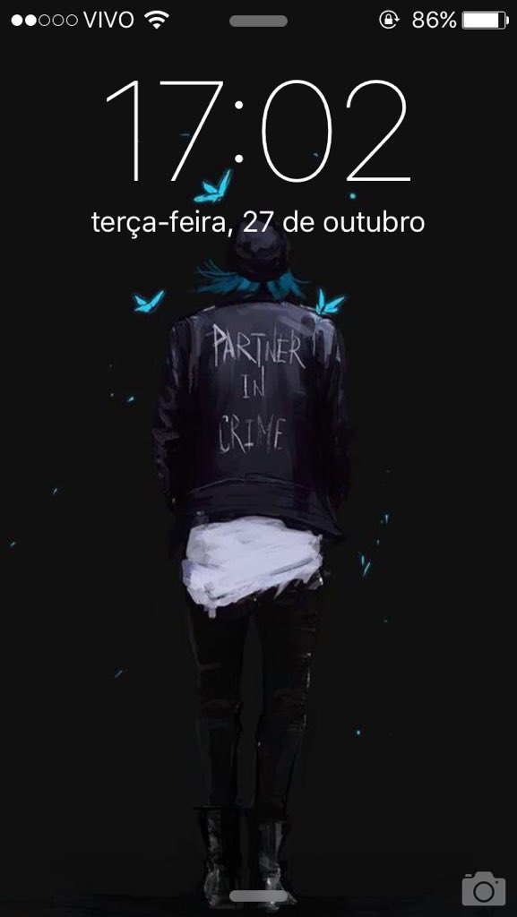 Cliffyndor's tweet photo. @LifeIsStrange Changing my lock and home screen because I'm in mourning. ◼️♠️◼️ #LifeIsStrange #LifeIsStrangeFinale https://t.co/FnJKrZYnFE