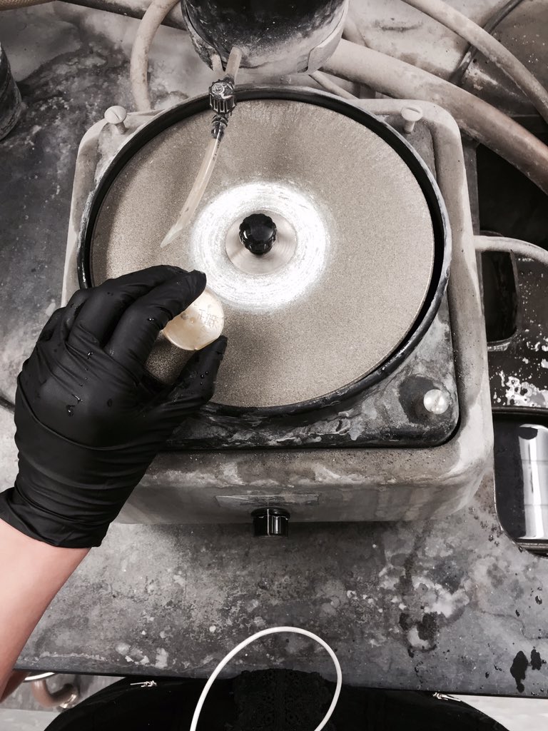 lindoobolite's tweet photo. Feelin' real badass polishing w/black gloves on. https://t.co/0V73YwpcCK