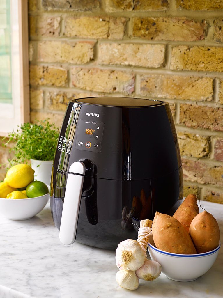 Oak_Management's tweet photo. The brilliant new @Philips Air Fryer advert shot by @kingston_bill https://t.co/Lh89MpxM16