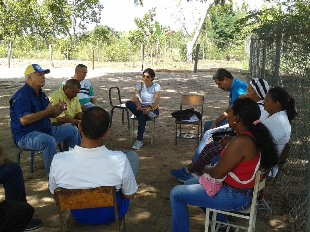 Corpobolivar's tweet photo. Cnel Efren Hernandez @Corpobolivar  reunion  con los jefes  CLP yUBCH en Cerro e Mono Parroquia Zea https://t.co/cwzeqrPXwx